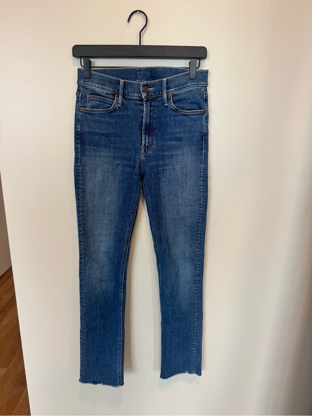 MOTHER The Mid Rise Dazzler Ankle Fray Jeans (26)